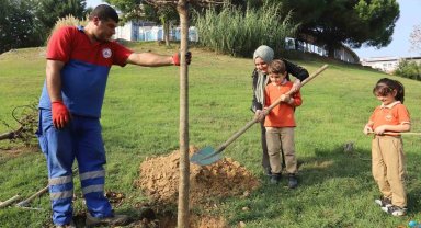 Kağıthane'de doğan her bebek için bir fidan toprakla buluşuyor