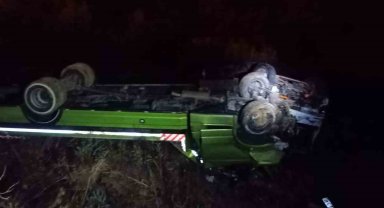 Kontrolden çıkan oto kurtarıcı tarlaya uçtu: 2 yaralı