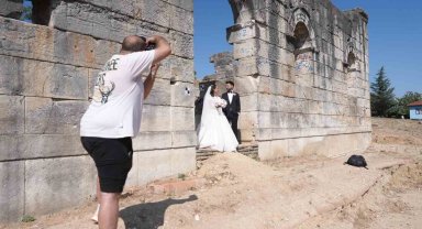 Konuralp Antik Tiyatro gelin ve damatların mekanı oldu