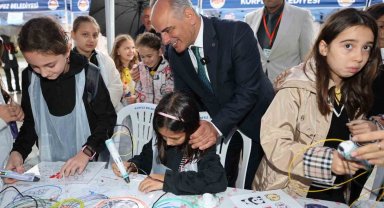 Körfezli öğrenciler projelerini "Bilim Şenliği"nde sergiledi