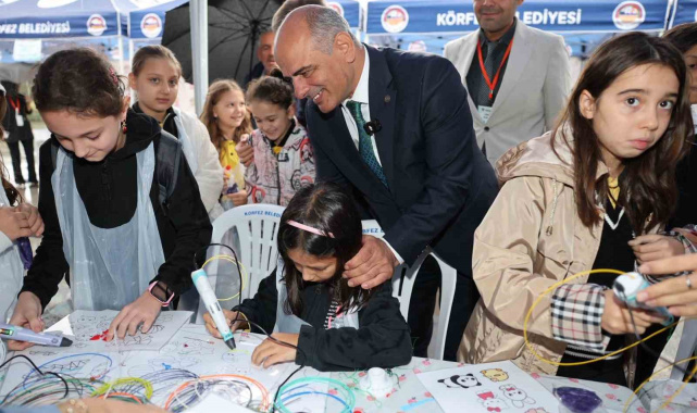 Körfezli öğrenciler projelerini "Bilim Şenliği"nde sergiledi