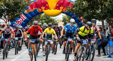 Red Bull Geç Kalma bisiklet tutkunlarını Adalar'da buluşturdu