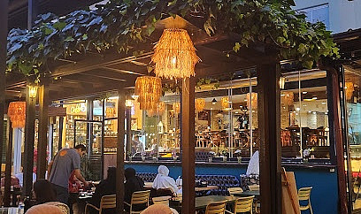 Saklı Bahçe Cafe Restorant: Çark Caddesi’nde Huzurlu Tatların Adresi