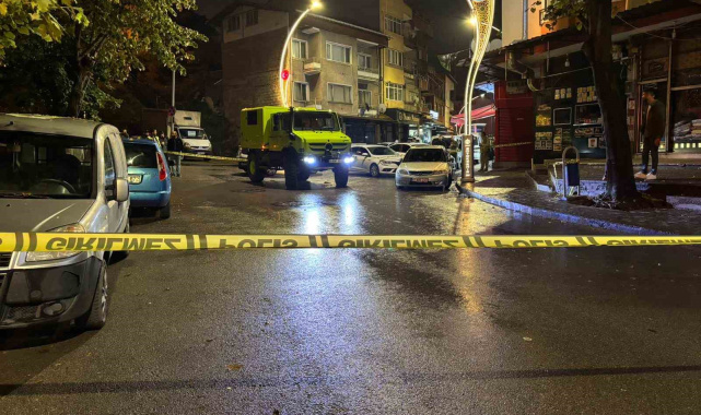 Sokak ortasında cinayet kamerada: Jiletle çevreye rahatsızlık veren şahıs silahla vuruldu