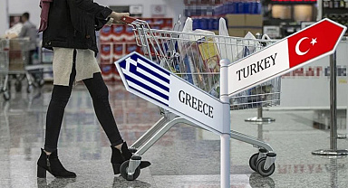 Türkler Market Alışverişi İçin Komşuya Akın Ediyor