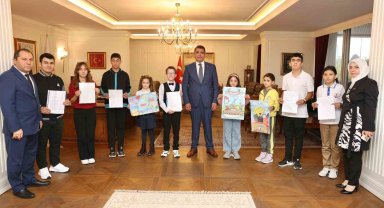 Vali Aslan, yarışmada dereceye giren çocukları ağırladı