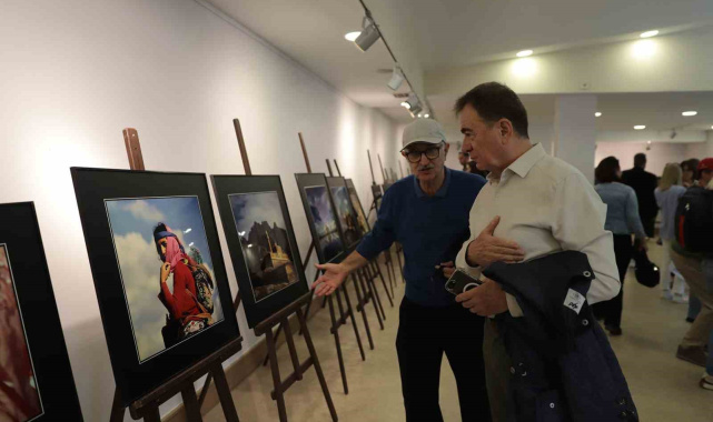 Yarım asırlık fotoğraf arşivi "Türkiye'de Zaman" sergisi açıldı