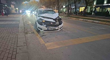 Yolun karşısına geçmek isterken otomobil çarpan kadın öldü
