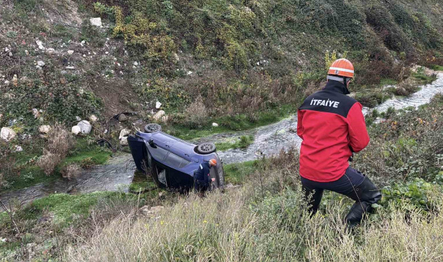 Bolu'da kontrolden çıkan otomobil, dereye uçtu: 2 yaralı