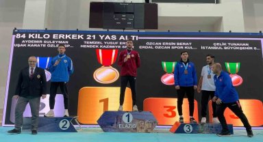 Düzce Üniversitesi öğrencisi altın madalyanın sahibi oldu