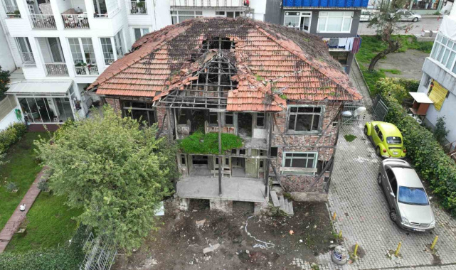 Gölcük'te atıl durumdaki tarihi yapı kütüphane oluyor
