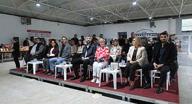 Sapanca’da Öğretmenler Günü’nde Anlamlı Yüzme Etkinliği