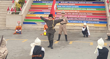 Serdivan Yazlık İlkokulu’nda 10 Kasım Gösterileri