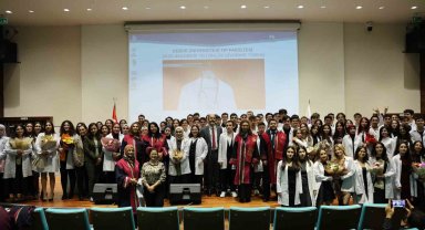 Tıp fakültesi öğrencileri beyaz önlüklerini giydi