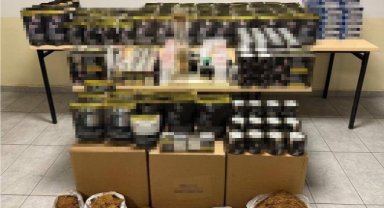 Bolu'da kaçakçılığa geçit yok: Piyasa değeri binlerce lira olan ürünler ele geçirildi