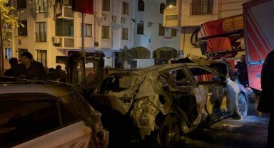Eyüpsultan'da iki araç alevlere teslim oldu