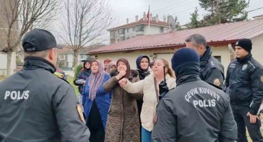 Kadınlardan mahalleye yapılacak baz istasyonuna ve erkeklere tepki