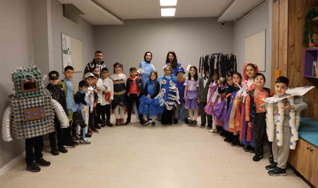 Ümraniye Belediyesi'nden çevre dostu moda defilesi: Atıklardan geri dönüşüm şıklığı