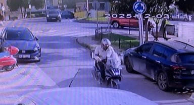 Üsküdar'da börekçiye dalan İETT otobüsünün o anları kamerada