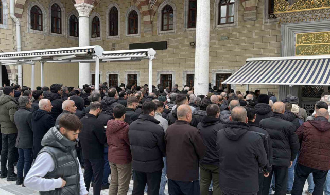 Arnavutköy'de cami avlusunda vurulan yaşlı adam son yolculuğuna uğurlandı