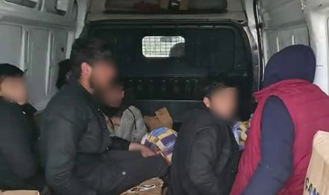 Hendek'te Minibüste 6 Düzensiz Göçmen Yakalandı
