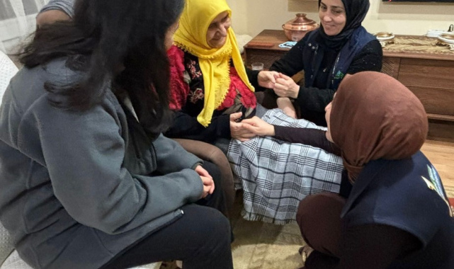 Kartepe'de "Alo Evlat" ekiplerinden yaşlılara evde sağlık ve bakım desteği