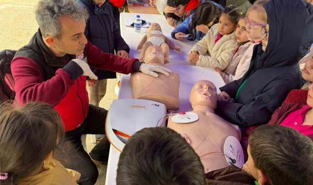 Düzce'de çocuklara afet eğitimleri sürüyor