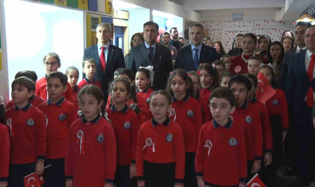 İstanbul'da yarıyıl tatilinin ardından ders zili çaldı: İlk ders "Bayrak Sevgisi" oldu