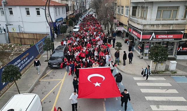 Karasu'da sokaklar kırmızı beyaza büründü