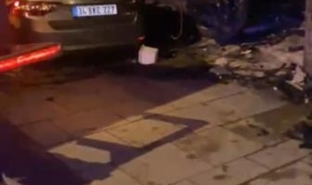 Sultanbeyli'de otomobil araçların üstünden uçup iş yerine girdi: Kaçan sürücü yakalandı