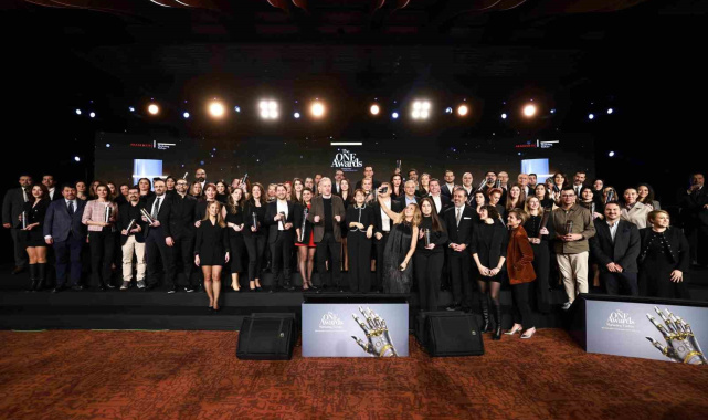 The ONE Awards'ta bilgisayar kategorisinde "Yılın İtibarlı Markası" ödülü
