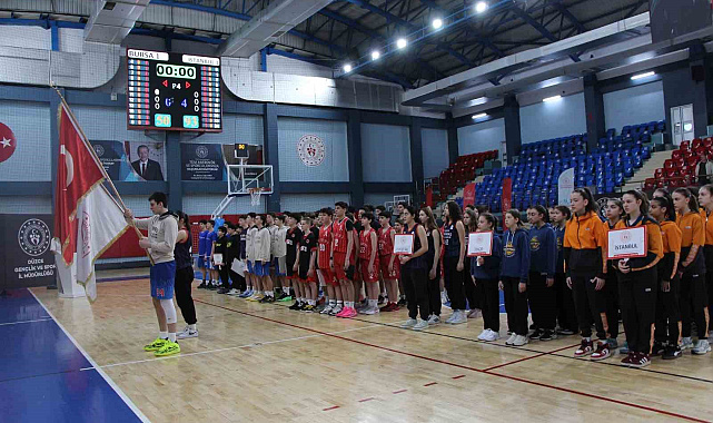 Basketbol yarı final müsabakaları Düzce'de başladı