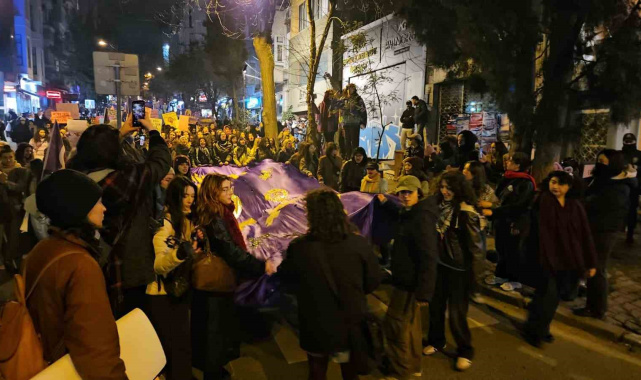 Beyoğlu'nda yasak dinlemeyen 5 gösterici gözaltına alındı