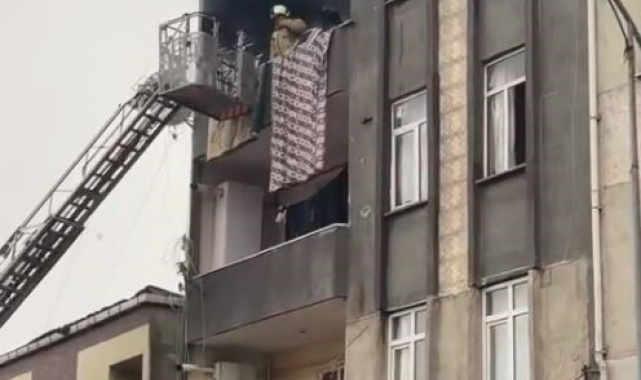 Küçükçekmece'de korkutan yangın: 5 kişi dumandan etkilendi
