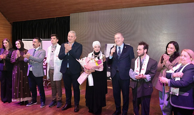 Serdivan’da Tiyatro Rüzgarı: Salonlar Doldu, Alkışlar Susmadı