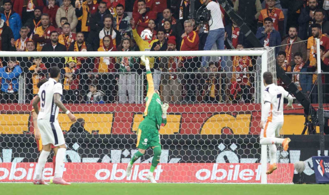Uğurcan Çakır'dan alkışlanacak hareket