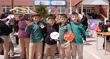 23 Nisan coşkusu köy okuluna taşındı