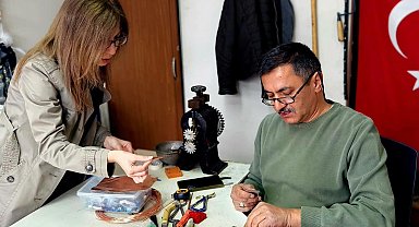 40 yıldır altın, gümüş ve bakıra ateşle şekil veriyor