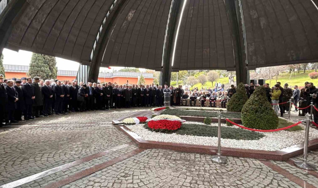 8'inci Cumhurbaşkanı Turgut Özal, vefatının 33'üncü seneyi devriyesinde kabri başında anıldı