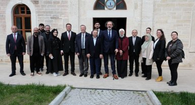 AK Parti İstanbul Milletvekilleri, cuma günleri sahaya inerek vatandaşlarla buluşuyor
