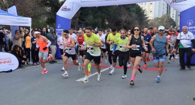 Ataşehir'de bir ilk: 1200 sporcu Ata Koşusu'nda ter döktü