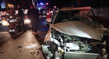 Beykoz'da servis minibüsü ile otomobil çarpıştı: 1'i ağır 12 yaralı
