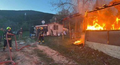 Bolu'da baraka alevlere teslim oldu