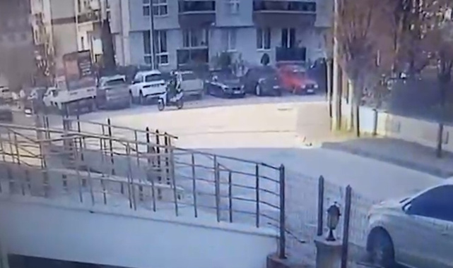 Bolu'da hafif ticari araç ile motosikletin çarpıştığı kaza kamerada