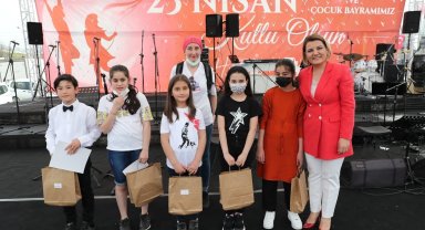 CHP'nin 23 Nisan tanıtımıyla ilgili Atatürk tepkisine cevap: "Çifte standart"