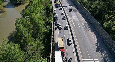 D-650'yi kilitleyen kaza: İki tır çarpıştı, uzun araç kuyrukları oluştu