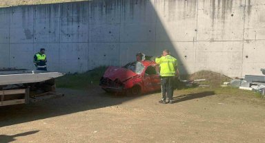 Düzce'de virajı alamayan otomobil bahçeye uçtu: 1 yaralı