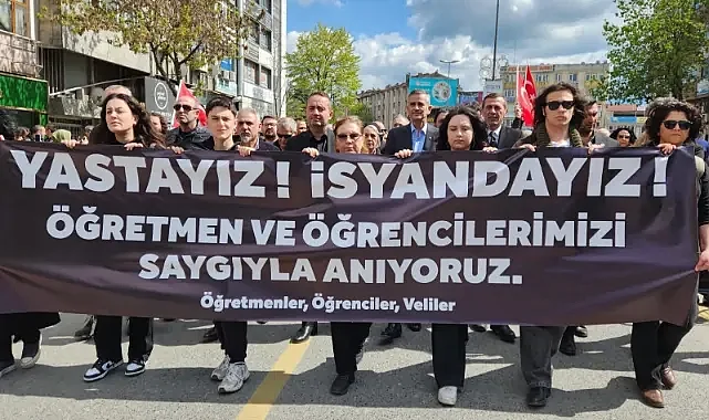 Eğitim İçin Siyah’a Büründüler! Sakarya’da Sessiz Yürüyüş Türkiye’ye Mesaj Verdi