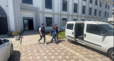 Evden ziynet eşyası ve nakit para çalan kadın yakalandı