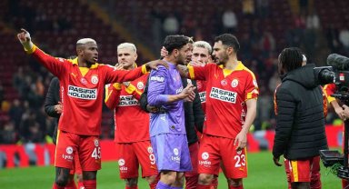 Galatasaraylı taraftarlardan Günay Güvenç'e destek